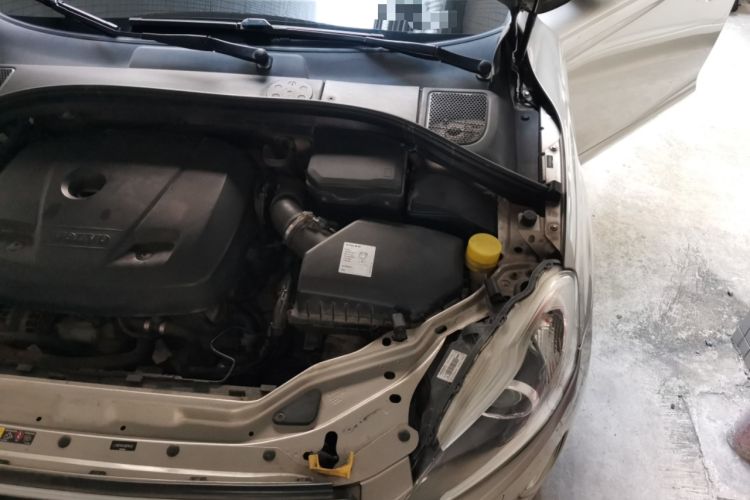 Used Volvo XC60 2015 T5 Smart Upgrade Model Engine Bay Left