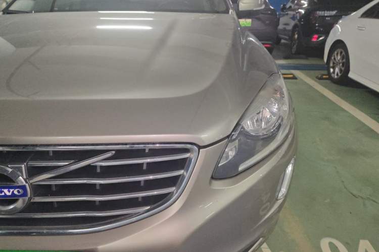 Used Volvo XC60 2015 T5 Smart Edition Engine Bay Left