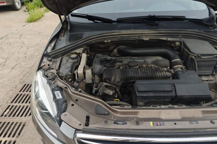 Used Volvo XC60 2015 T5 AWD Zhiyuan Edition Engine Bay Right