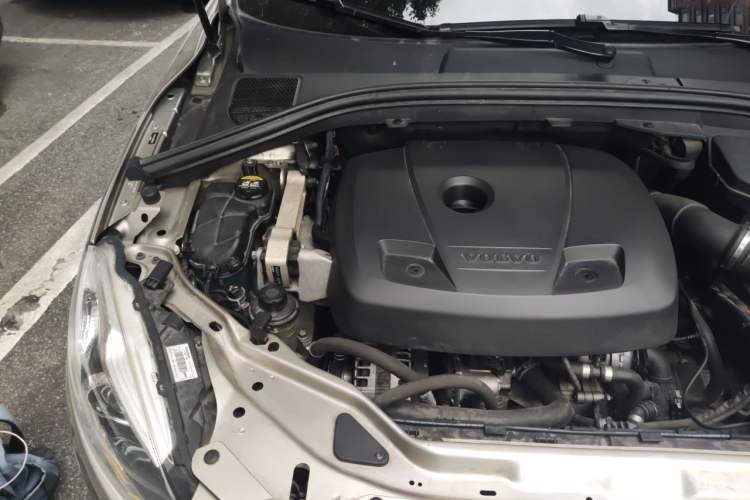 Used Volvo XC60 2015 T5 Smart Upgrade Model Engine Bay Right