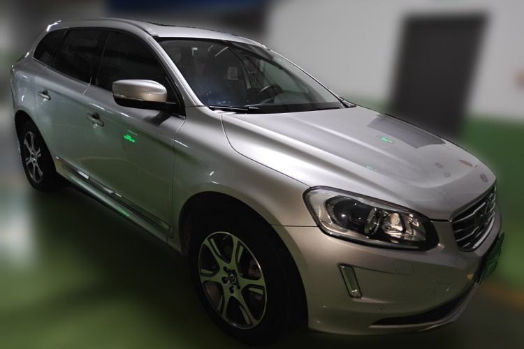Used Volvo XC60 2015 T5 AWD Zhiyuan Edition Front Right 45 Deg