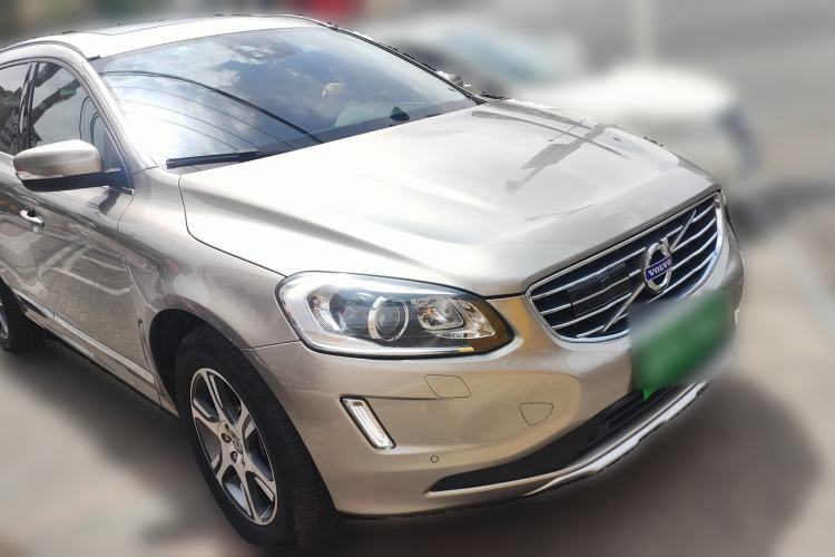 Used Volvo XC60 2015 T5 AWD Zhiyuan Edition Front Right 45 Deg