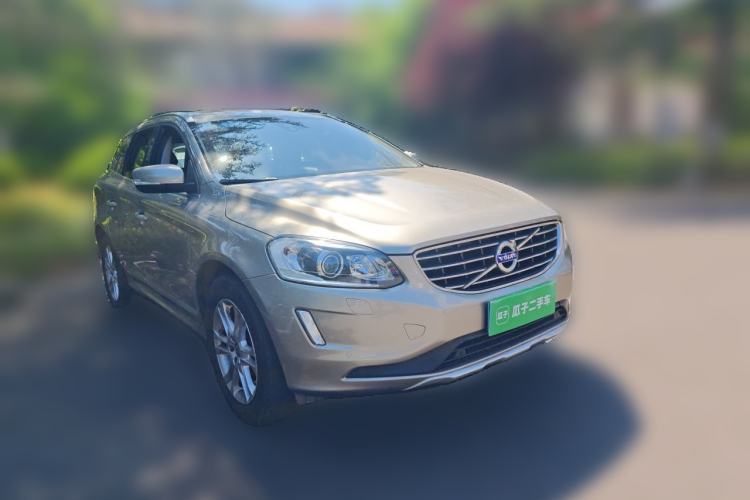 Used Volvo XC60 2015 T5 Smart Upgrade Model Front Right 45 Deg