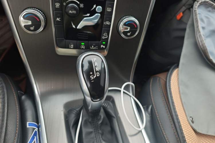 Used Volvo XC60 2015 T5 AWD Zhiyuan Edition Gear Lever