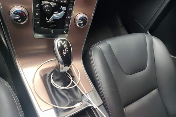 Used Volvo XC60 2015 T5 Smart Upgrade Model Gear Lever