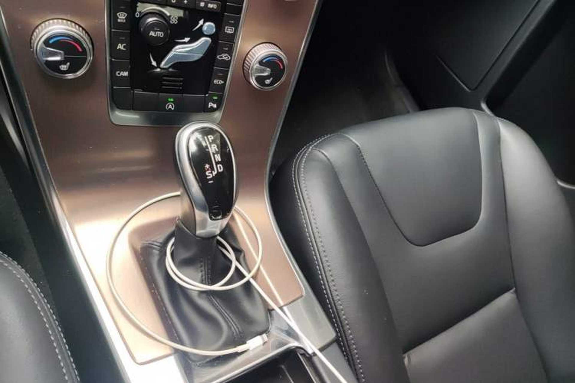 Used Volvo XC60 2015 T5 Smart Upgrade Model Gear Lever