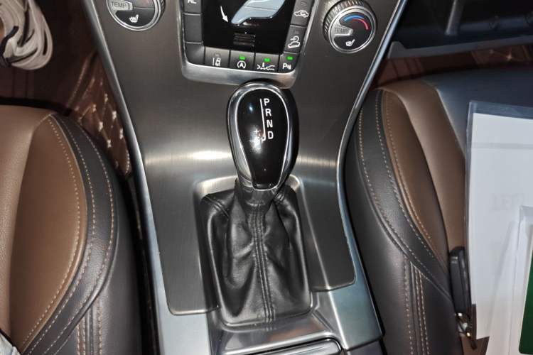 Used Volvo XC60 2015 T5 AWD Zhiyuan Edition Gear Lever