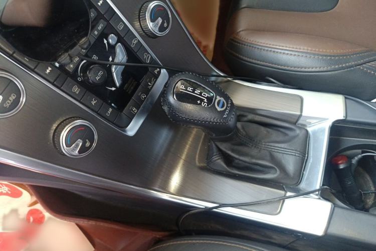 Used Volvo XC60 2015 T5 AWD Smart Drive Edition Gear Lever