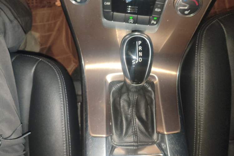 Used Volvo XC60 2015 T5 Smart Upgrade Model Gear Lever