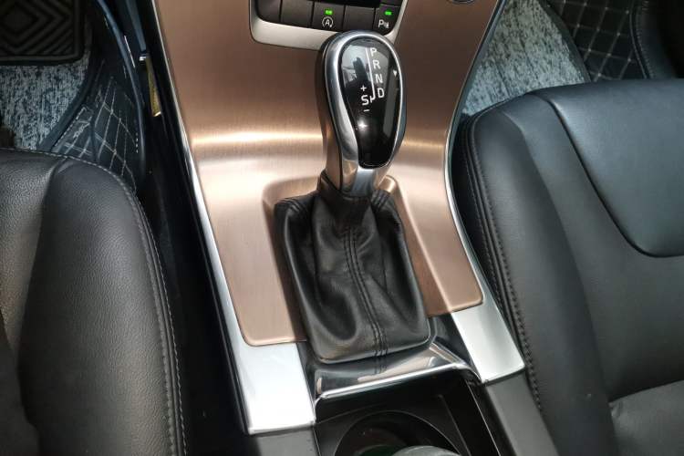 Used Volvo XC60 2015 T5 Smart Upgrade Model Gear Lever