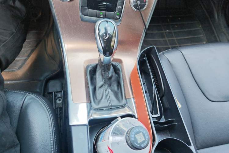 Used Volvo XC60 2015 T5 Smart Upgrade Model Gear Lever