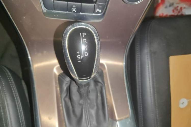 Used Volvo XC60 2015 T5 Smart Edition Gear Lever
