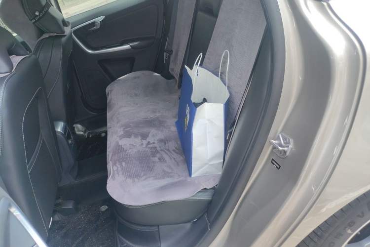Used Volvo XC60 2015 T5 AWD Zhiyuan Edition Left Rear Seat