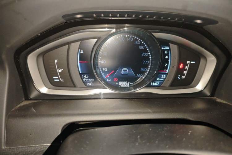 Used Volvo XC60 2015 T5 AWD Smart Drive Edition Odometer Close Up