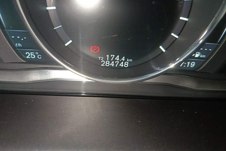 Used Volvo XC60 2015 T5 AWD Smart Drive Edition Odometer Close Up