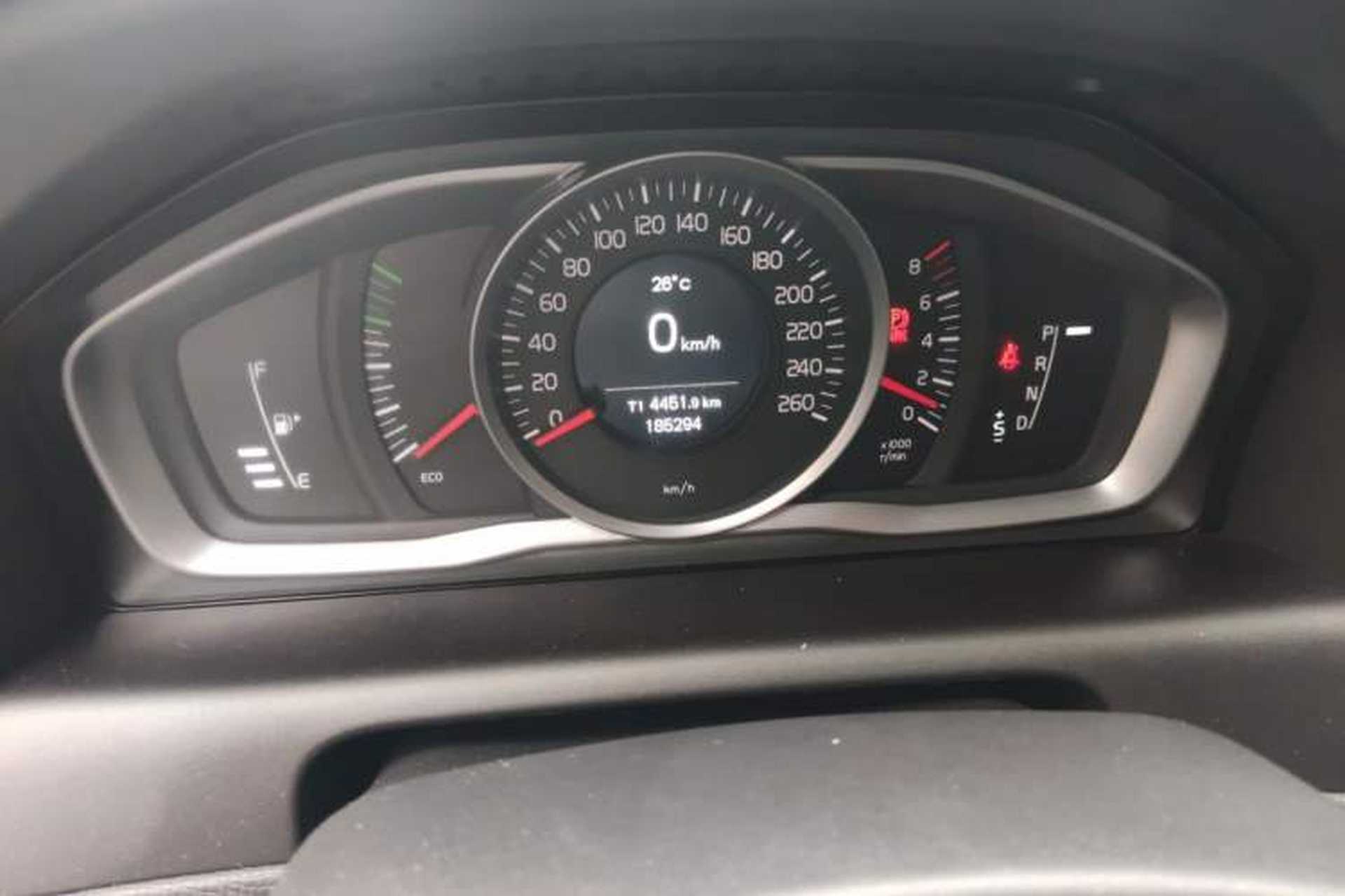 Used Volvo XC60 2015 T5 Smart Upgrade Model Odometer Close Up