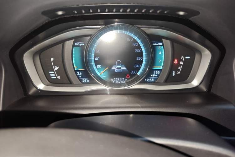 Used Volvo XC60 2015 T5 AWD Zhiyuan Edition Odometer Close Up