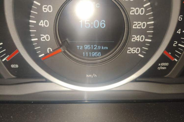 Used Volvo XC60 2015 T5 Smart Upgrade Model Odometer Close Up