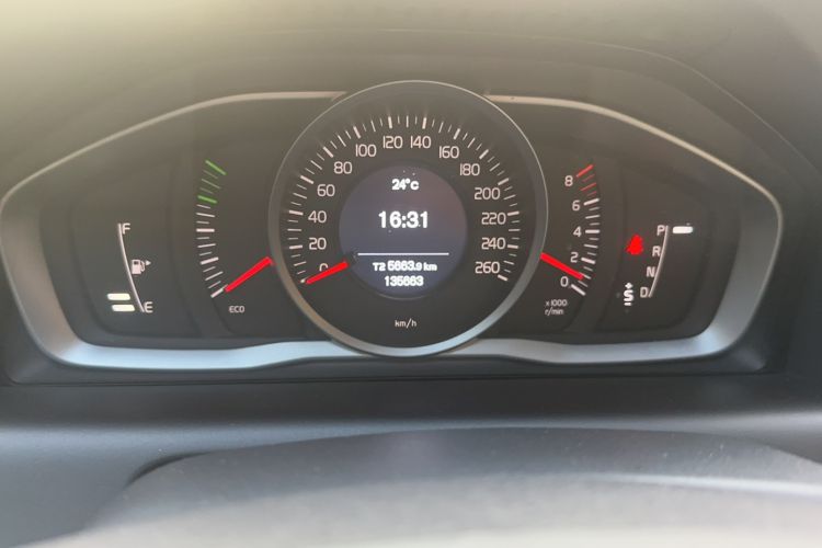 Used Volvo XC60 2015 T5 Zhiyi Edition Odometer Close Up