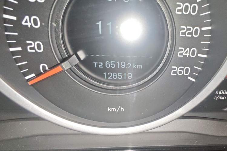 Used Volvo XC60 2015 T5 Smart Edition Odometer Close Up