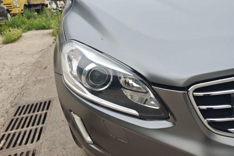 Used Volvo XC60 2015 T5 AWD Zhiyuan Edition Right Front Headlight