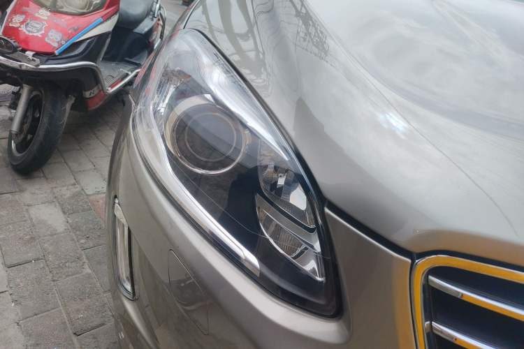Used Volvo XC60 2015 T5 AWD Zhiyuan Edition Right Front Headlight