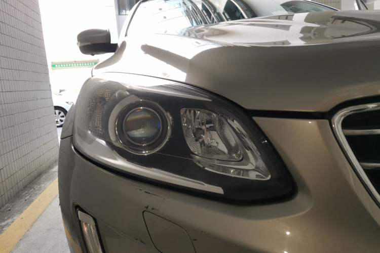 Used Volvo XC60 2015 T5 Smart Upgrade Model Right Front Headlight