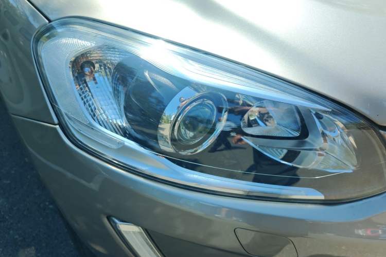 Used Volvo XC60 2015 T5 Smart Upgrade Model Right Front Headlight