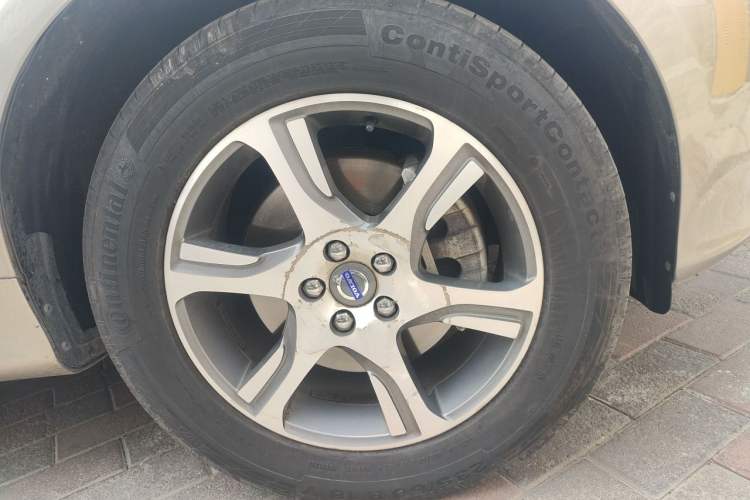 Used Volvo XC60 2015 T5 AWD Zhiyuan Edition Right Front Wheel Hub