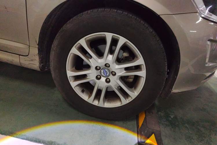 Used Volvo XC60 2015 T5 Smart Upgrade Model Right Front Wheel Hub