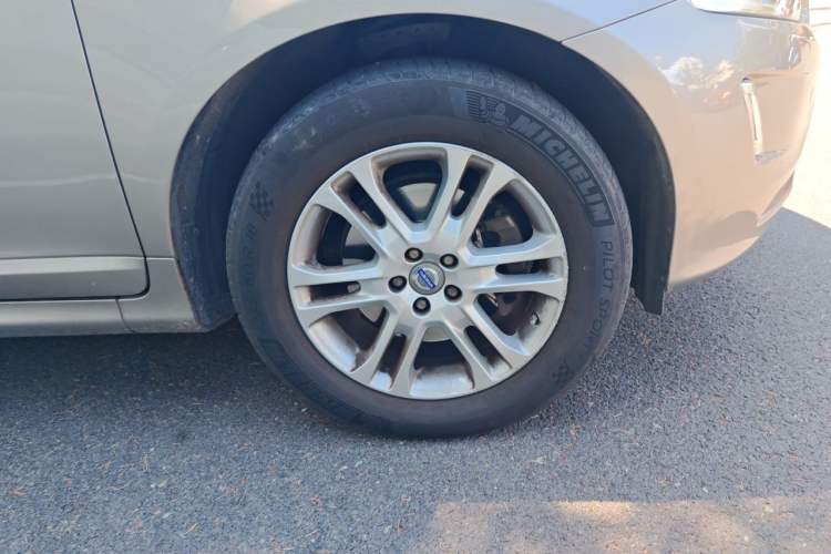 Used Volvo XC60 2015 T5 Smart Upgrade Model Right Front Wheel Hub