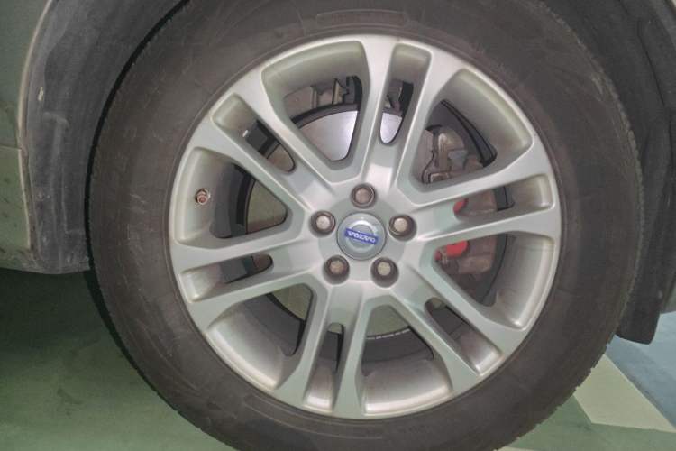 Used Volvo XC60 2015 T5 Smart Edition Right Front Wheel Hub