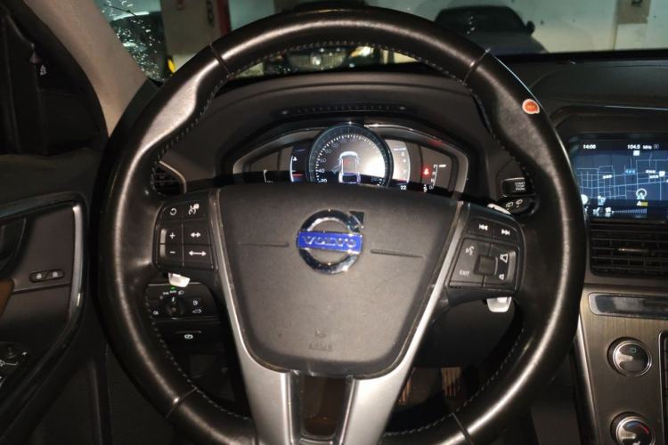 Used Volvo XC60 2015 T5 AWD Smart Drive Edition Steering Wheel