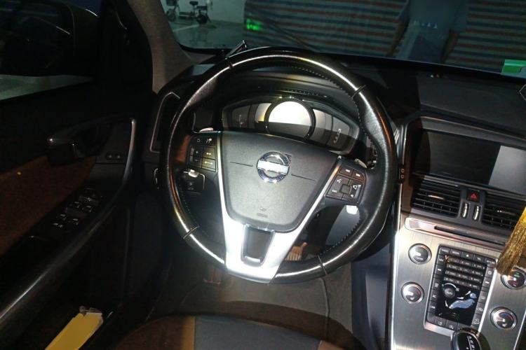 Used Volvo XC60 2015 T5 AWD Smart Drive Edition Steering Wheel