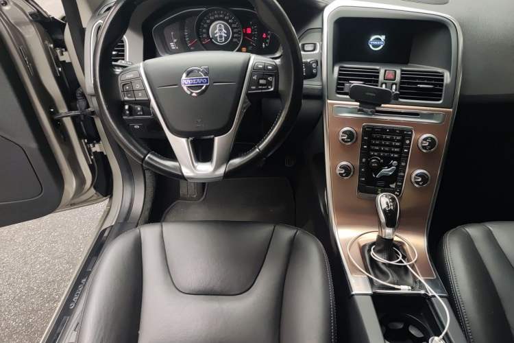Used Volvo XC60 2015 T5 Smart Upgrade Model Steering Wheel
