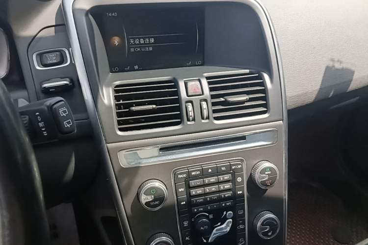 Used Volvo XC60 2015 T5 AWD Zhiyuan Edition Audio And AC Panel