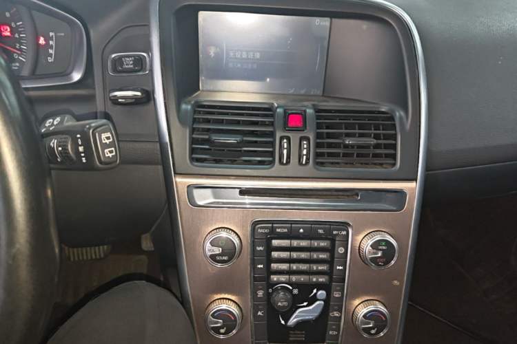Used Volvo XC60 2015 T5 Smart Upgrade Model Audio And AC Panel
