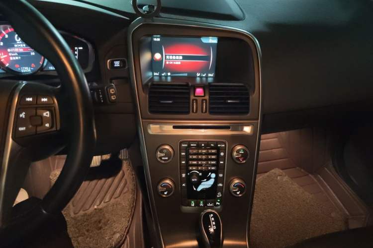 Used Volvo XC60 2015 T5 AWD Zhiyuan Edition Audio And AC Panel