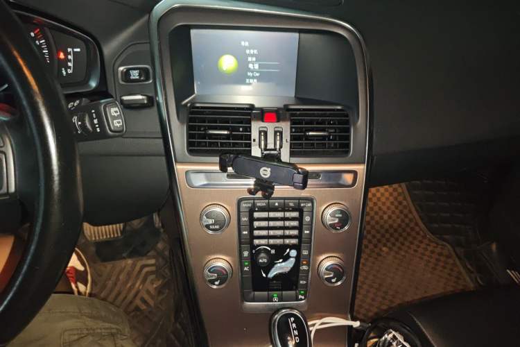 Used Volvo XC60 2015 T5 Smart Upgrade Model Audio And AC Panel