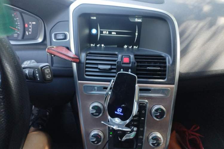 Used Volvo XC60 2015 T5 Smart Upgrade Model Audio And AC Panel
