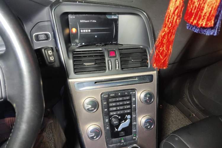 Used Volvo XC60 2015 T5 Smart Upgrade Model Audio And AC Panel