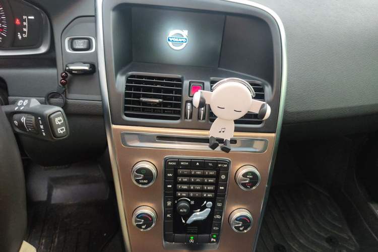 Used Volvo XC60 2015 T5 Smart Upgrade Model Audio And AC Panel