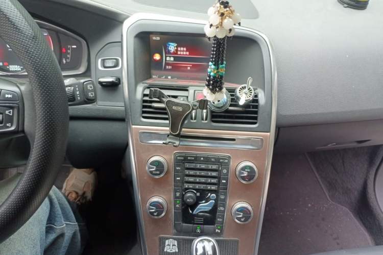 Used Volvo XC60 2015 T5 Smart Upgrade Model Audio And AC Panel