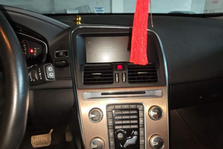 Used Volvo XC60 2015 T5 Smart Edition Audio And AC Panel