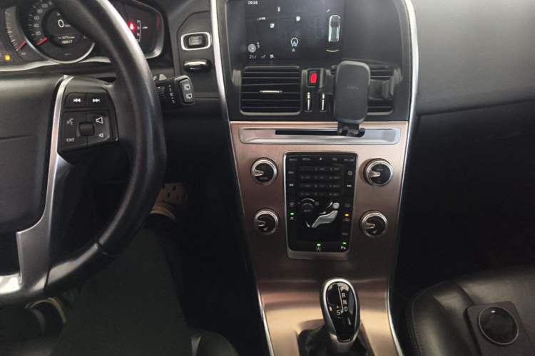Used Volvo XC60 2015 T5 Smart Upgrade Model Audio And AC Panel
