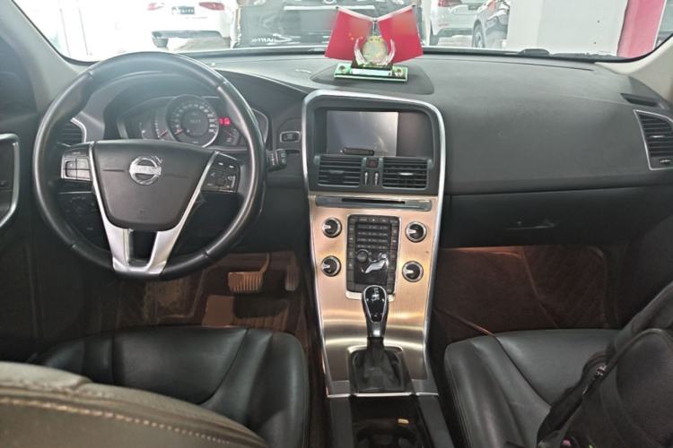 Used Volvo XC60 2015 T5 Smart Upgrade Model Center Console