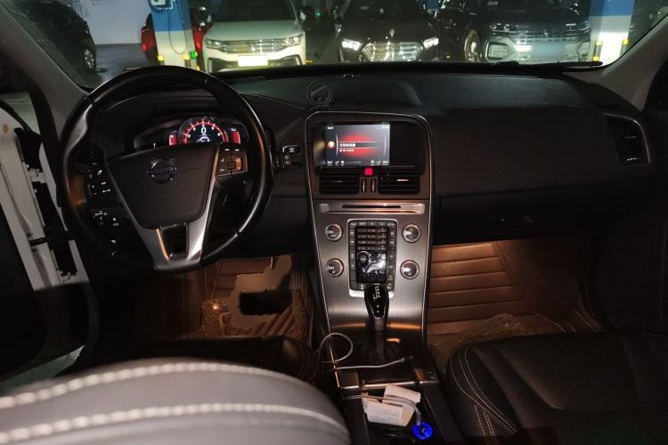 Used Volvo XC60 2015 T5 AWD Zhiyuan Edition Center Console