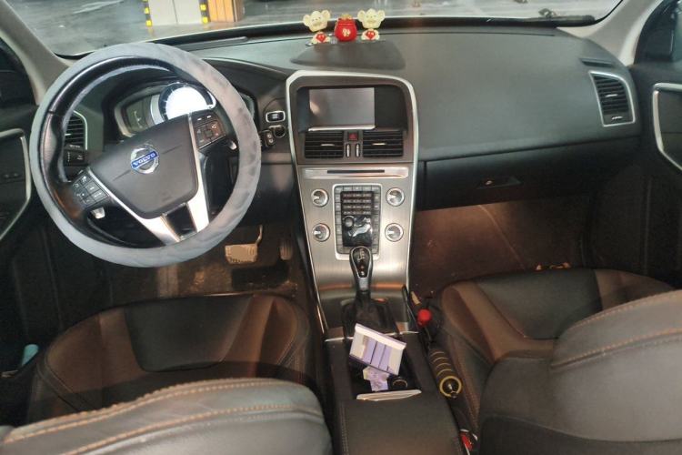 Used Volvo XC60 2015 T5 AWD Smart Drive Edition Center Console