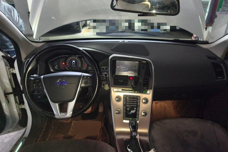 Used Volvo XC60 2015 T5 Smart Upgrade Model Center Console