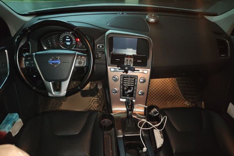 Used Volvo XC60 2015 T5 Smart Upgrade Model Center Console
